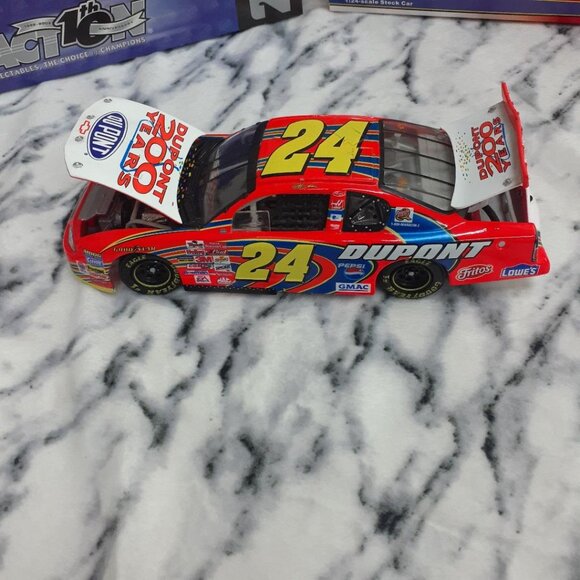 Jeff Gordon #24 Dupont 200 Years NASCAR Diecast 1:24 Scale Action Collectables - Picture 4 of 7